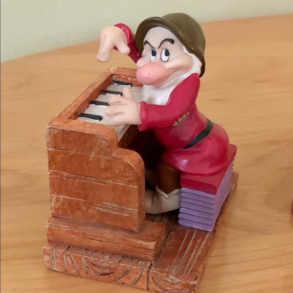 Disney lot of 5 Snow White and the Seven Dwarfs Figurines - Picture 3 of 12